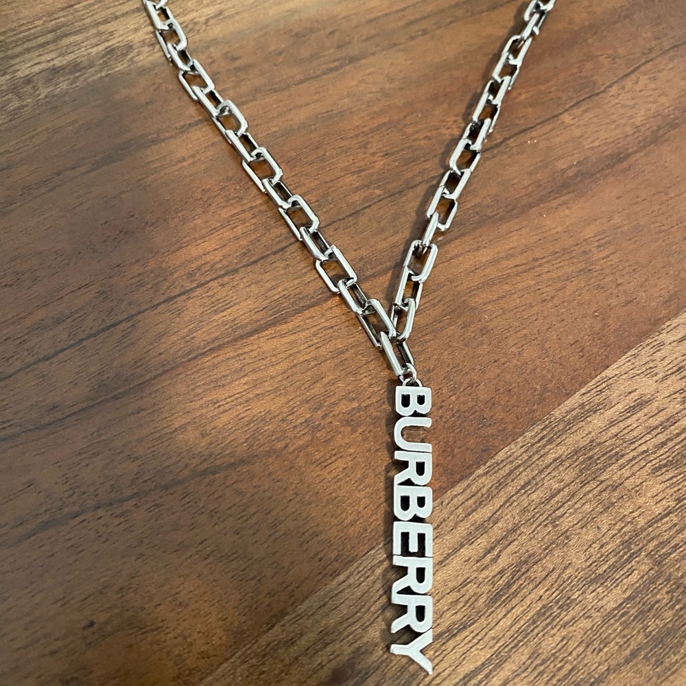 Burberry NWT Logo detail palladium plated necklace
